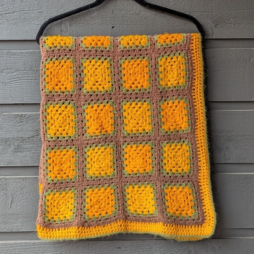 Handknit Retro 70s Granny Square Afghan Blanket 34.5